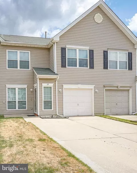 19 Cypress Point Ct, Blackwood, NJ 08012