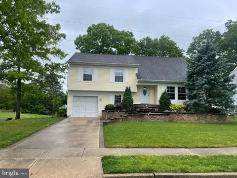 29 Bromley Dr, Sicklerville, NJ 08081