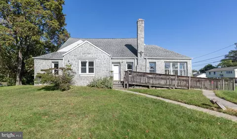 210 S Warwick Rd, Somerdale, NJ 08083
