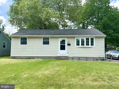 67 Fairmount Ave, Lindenwold, NJ 08021