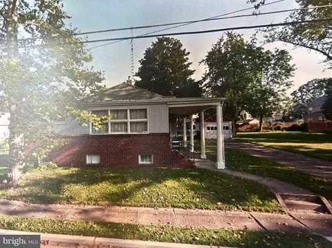 405 Lake Ave, Glendora, NJ 08029