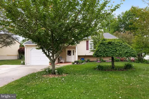34 Edinburgh Rd, Blackwood, NJ 08012