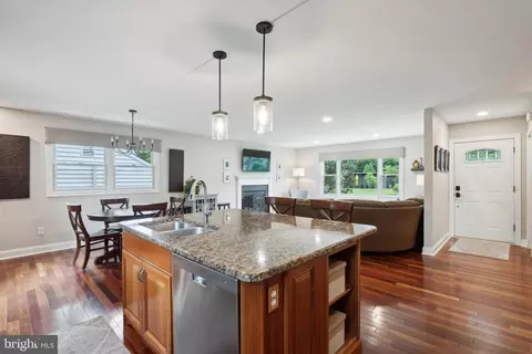 Entry Way - 237 Oak Ave, Haddonfield, NJ 08033 photo 1 of 2