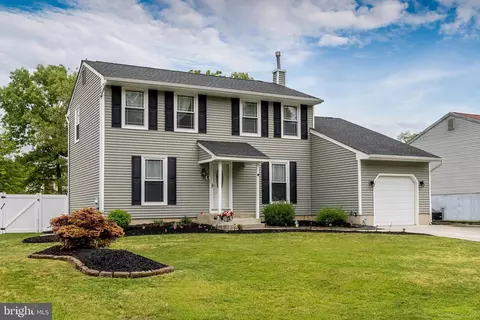 24 Woodshire Dr, Sicklerville, NJ 08081