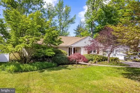 319 Longwood Dr, Haddonfield, NJ 08033