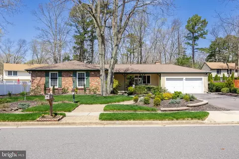 13 Woodhurst Dr, Voorhees, NJ 08043