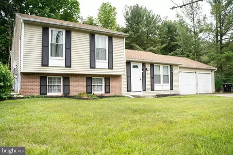8 Drexel Gate Dr, Sicklerville, NJ 08081