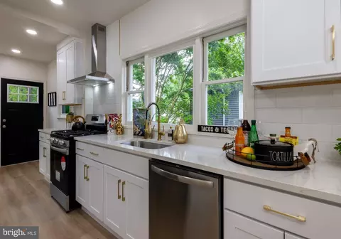 118 E Haddon Ave, Oaklyn, NJ 08107