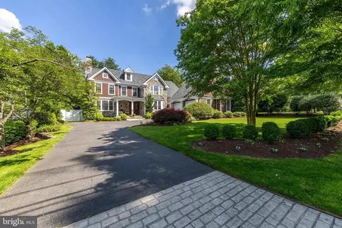 567 Chews Landing Rd, Haddonfield, NJ 08033