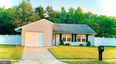 45 Pinewood Ln, Sicklerville, NJ 08081