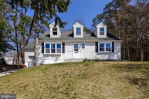 6 Lisa Dr, Blackwood, NJ 08012