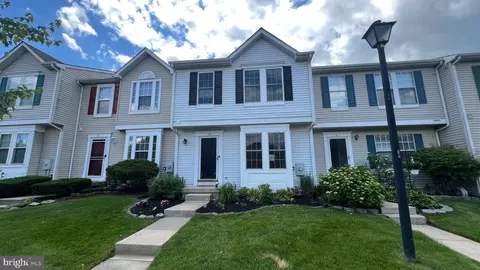 33 Pinehurst Ct, Blackwood, NJ 08012