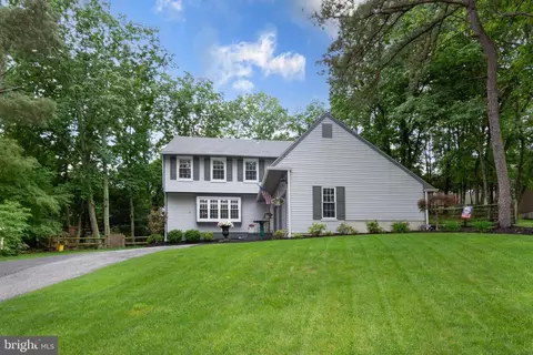 10 Beacon Pl, Voorhees, NJ 08043