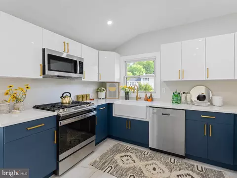 25 E Oak Ave, Lawnside, NJ 08045