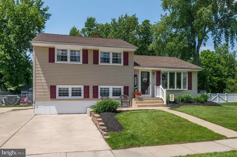 18 Clearbrook Dr, Gibbsboro, NJ 08026