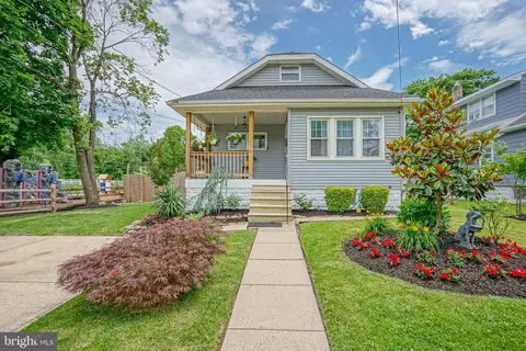 42 Arlington Ave, Stratford, NJ 08084
