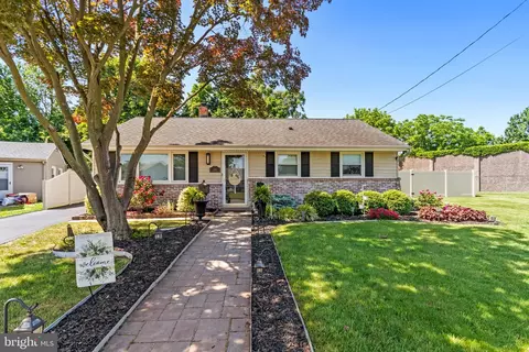 458 Windsor Dr, Bellmawr, NJ 08031