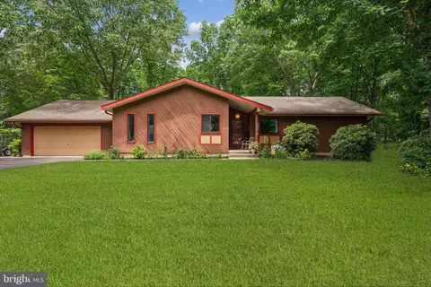 147 Oak Leaf Rd, Berlin, NJ 08009