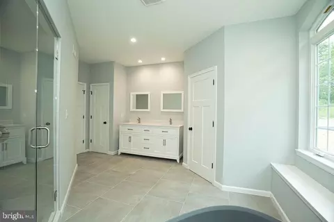 Entry Way - 655 Erial Rd, Sicklerville, NJ 08081 photo 13 of 21