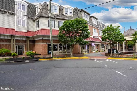 30 Kings Ct #305, Haddonfield, NJ 08033