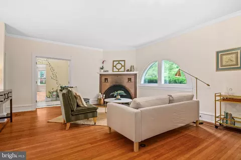Living - 129 Walnut St, Haddonfield, NJ 08033 photo 2 of 6