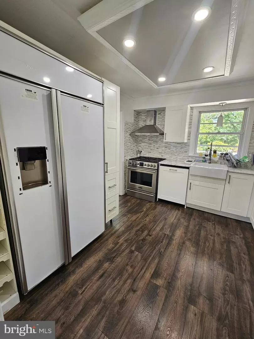 Kitchen - 142 Ashbrook Rd, Cherry Hill, NJ 08034 photo 2 of 2