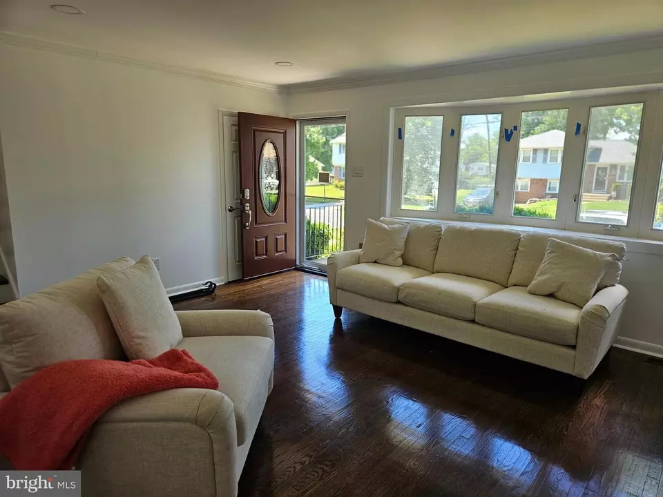 Living - 142 Ashbrook Rd, Cherry Hill, NJ 08034 photo 2 of 5