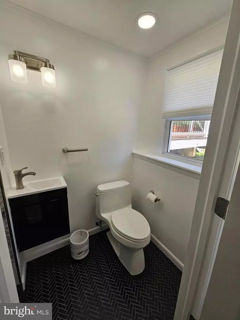Bath - 142 Ashbrook Rd, Cherry Hill, NJ 08034 photo 3 of 6