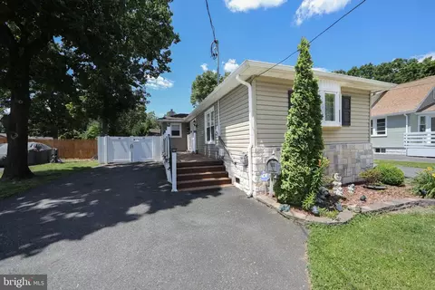 118 W Branch Ave, Pine Hill, NJ 08021