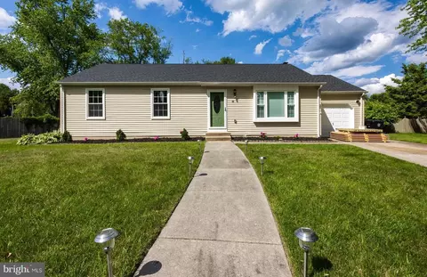 22 Pheasant Ct, Sicklerville, NJ 08081
