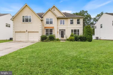 10 Twisting Ln, Sicklerville, NJ 08081