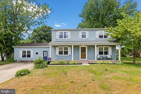 9 Mills Dr, Waterford Works, NJ 08089