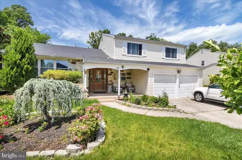 18 Lakeview Dr, Cherry Hill, NJ 08003
