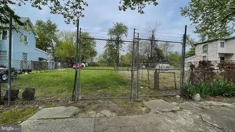 2501 Howell St, Camden, NJ 08105