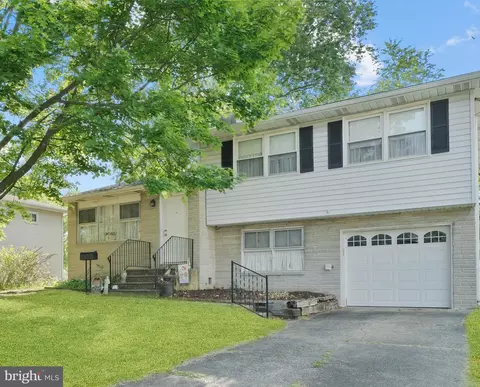 46 Enders Dr, Barrington, NJ 08007