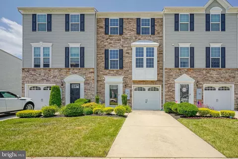 40 Village Green Ln, Sicklerville, NJ 08081