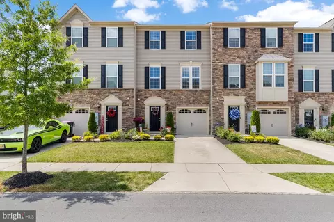76 Village Green Ln, Sicklerville, NJ 08081