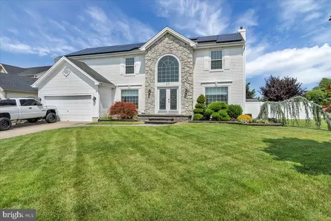 57 Graypebble Cir, Sicklerville, NJ 08081
