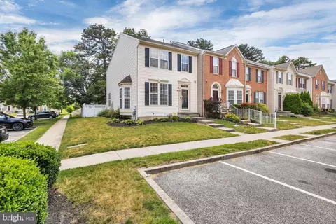 32 Colts Neck Dr, Sicklerville, NJ 08081