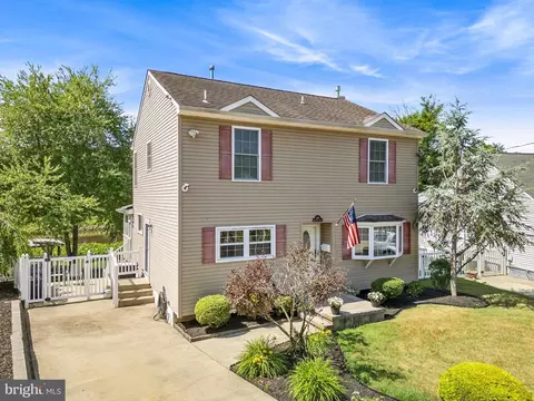 604 W Front St, Glendora, NJ 08029
