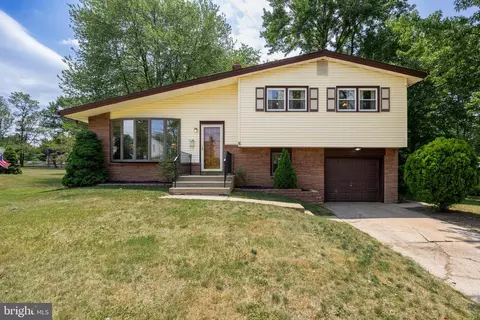 160 Ashbrook Rd, Cherry Hill, NJ 08034