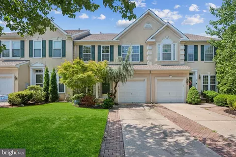 27 Bridle Ct, Cherry Hill, NJ 08003