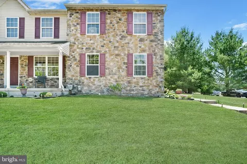 56 Normans Ford Dr, Sicklerville, NJ 08081