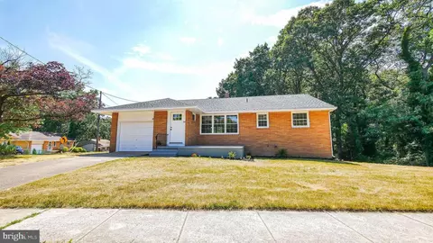 631 Cove Rd, Pennsauken, NJ 08110
