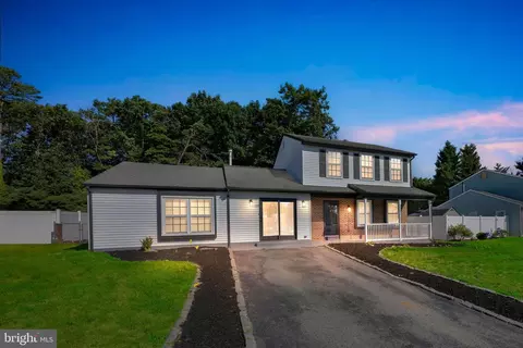 135 Saint Moritz Dr, Sicklerville, NJ 08081