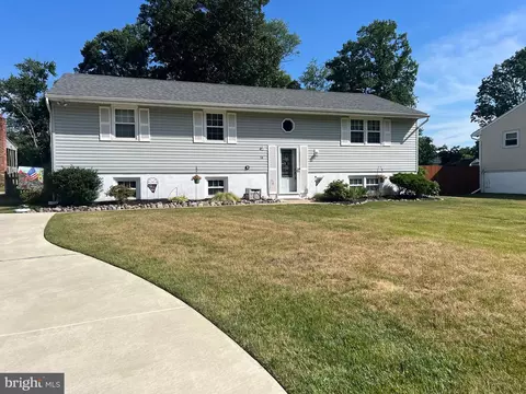 14 Centennial Ct, Sicklerville, NJ 08081