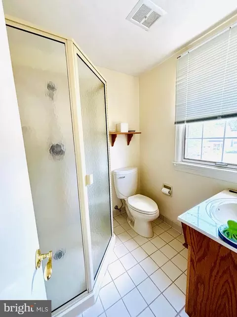 Bath - 3 Ramsgate Rd, Cherry Hill, NJ 08003 photo 2 of 4