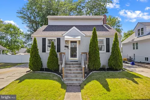 41 S Oak Ave, Mount Ephraim, NJ 08059
