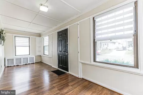Entry Way - 139 E Pine St, Audubon, NJ 08106 photo 2 of 12