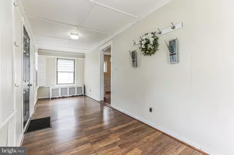 Entry Way - 139 E Pine St, Audubon, NJ 08106 photo 3 of 12